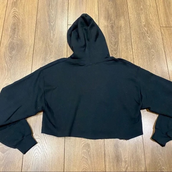 MISSGUIDED Women's Graphic Crop Hoodie in Black/Red│Size Small/Medium - Picture 16 of 17